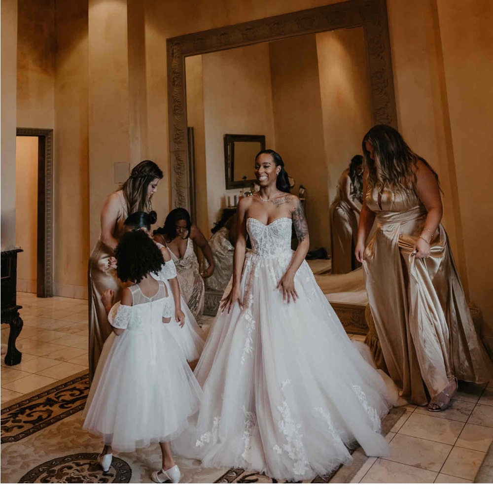 Martina Liana 1413 wedding gown. Size 4